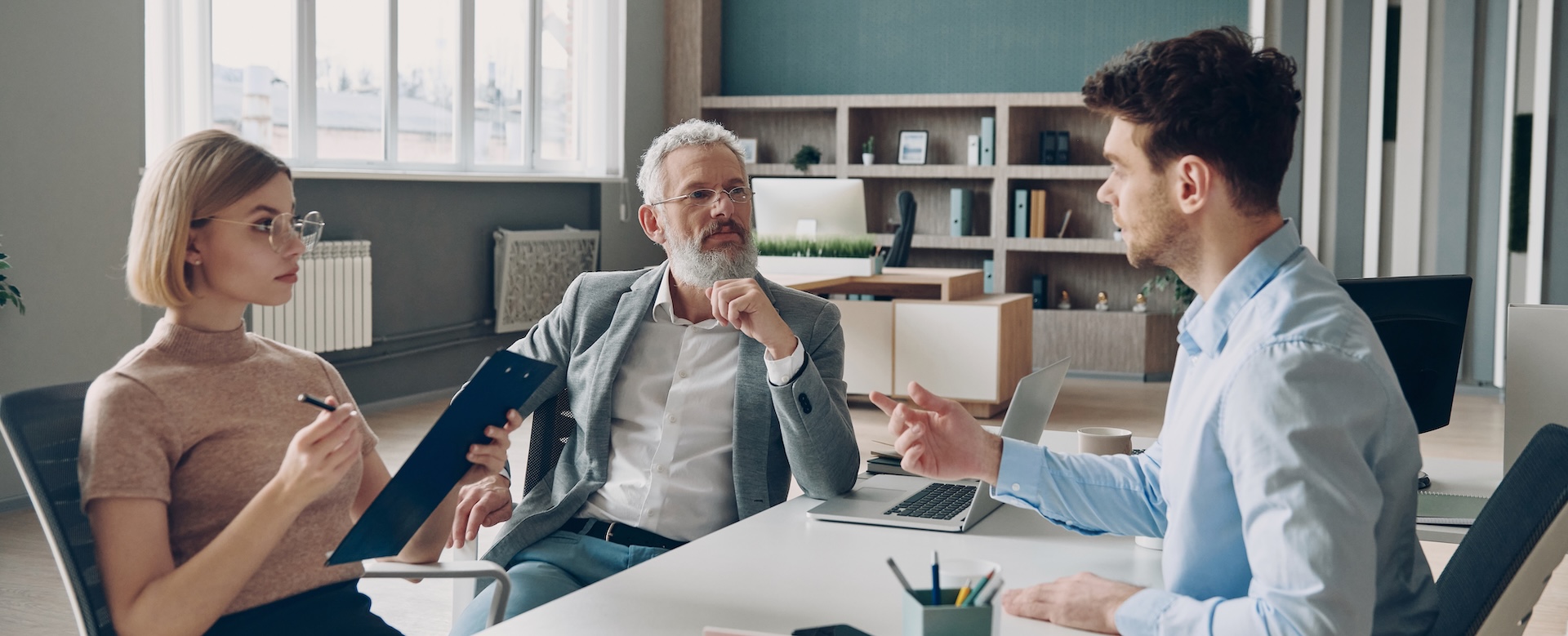 Vendor meeting offering customer support